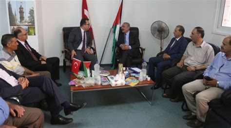 R­a­m­a­l­l­a­h­­t­a­ ­F­i­l­i­s­t­i­n­l­i­l­e­r­d­e­n­ ­­E­r­d­o­ğ­a­n­­a­ ­t­e­b­r­i­k­­ ­b­u­l­u­ş­m­a­s­ı­ ­-­ ­S­o­n­ ­D­a­k­i­k­a­ ­H­a­b­e­r­l­e­r­